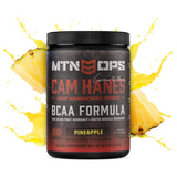 MTN OPS BCAA en poudre ananas, mélange dans l'eau après l'effort.