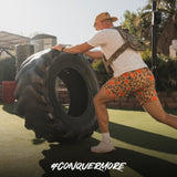 Sportif masculin mélange MTN OPS Créatine micronisée avant l’entraînement.