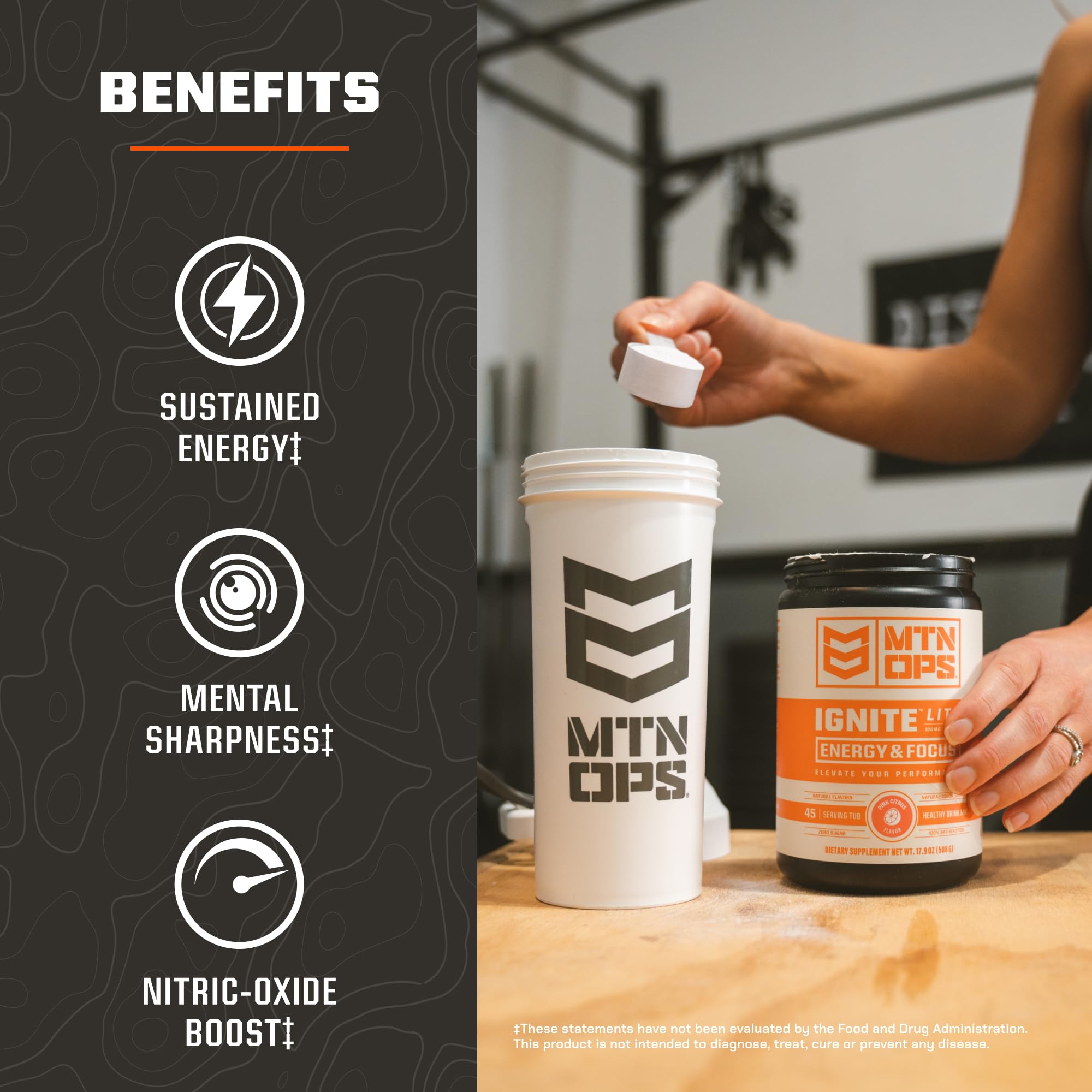 Verre rempli de MTN OPS Ignite Lite avec glace, énergie prête lors d’un entraînement.