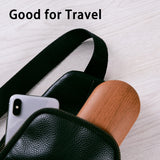 Étui compact muf pour porte-lentilles et lunettes.