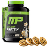 Bouteille MusclePharm Combat Protéine Cookies ’N’ Cream prête pour les séances intensives.