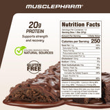 Barre MusclePharm Combat Sport chocolat gâteau, protéines élevées pour soutenir les séances intenses.
