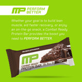 Barre MusclePharm Combat Sport chocolat gâteau, 20 g protéine et 5 g fibre pour la satiété.