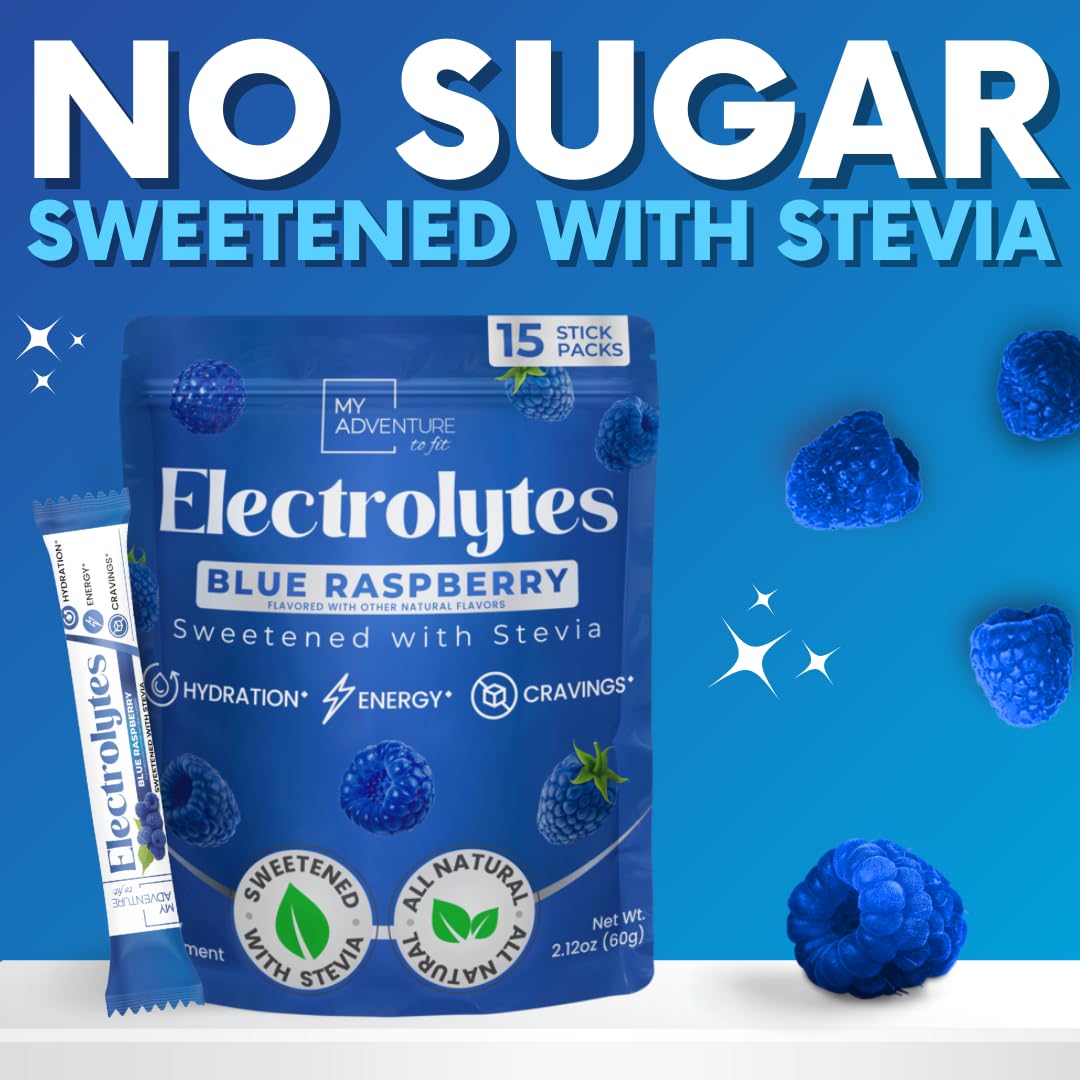 My Adventure to Fit électrolytes poudre bleu framboise mélangée dans l'eau pour une boisson rafraîchissante.