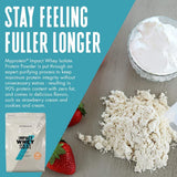 Shake fraise Myprotein Impact Whey Isolate prêt à être dégusté après l entraînement