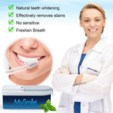 MySmile poudre blanchiment dents avec brosse-a-dents pour application rapide.