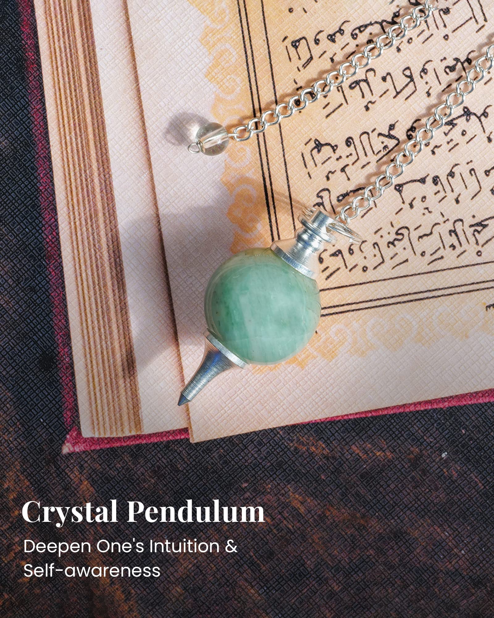 Chaîne argentée du pendule Naribabu, design épuré pour les séances à domicile.
