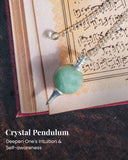 Chaîne argentée du pendule Naribabu, design épuré pour les séances à domicile.