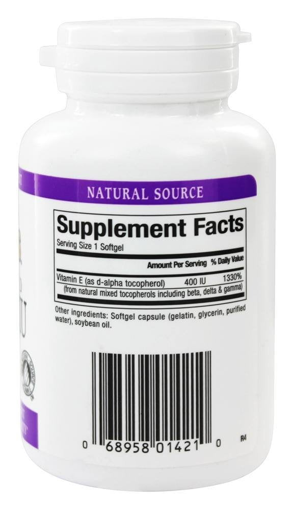 Natural Factors Vitamine E 400 UI, gelules visibles en gros plan, soutien immunitaire potentiel.