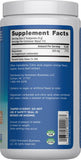 Poudre Natural Vitality CALM versée dans l'eau pour une boisson apaisante