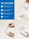 Verre d'eau pétillante CALM prêt à savourer après le travail.