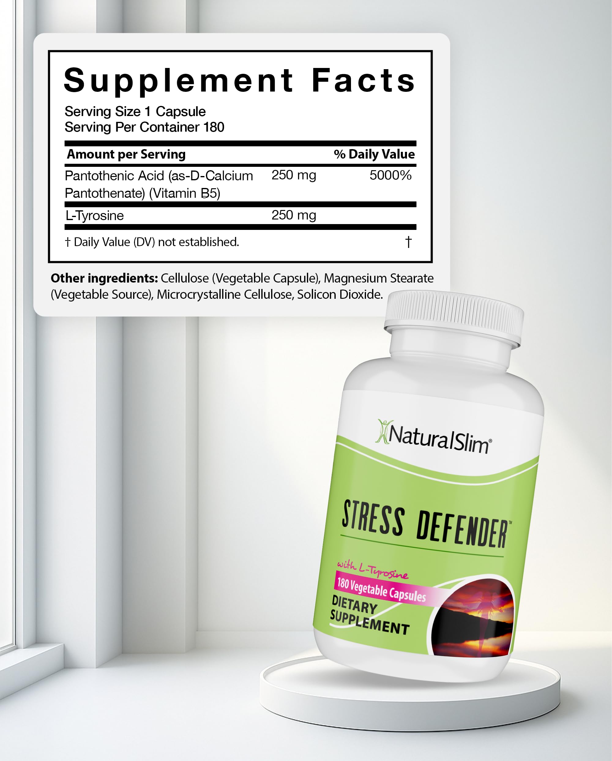 NaturalSlim Stress Defender — capsules en main, soutien possible à l’équilibre émotionnel.
