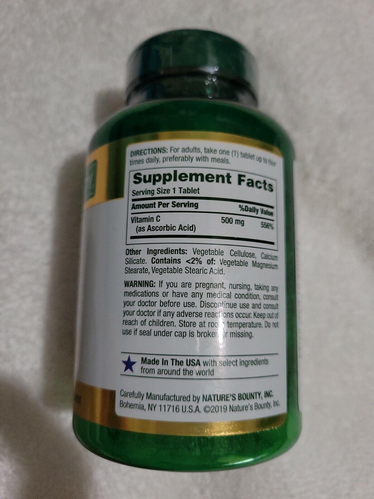 Étiquette claire montrant vitamine C 500 mg et designation Nature's Bounty.