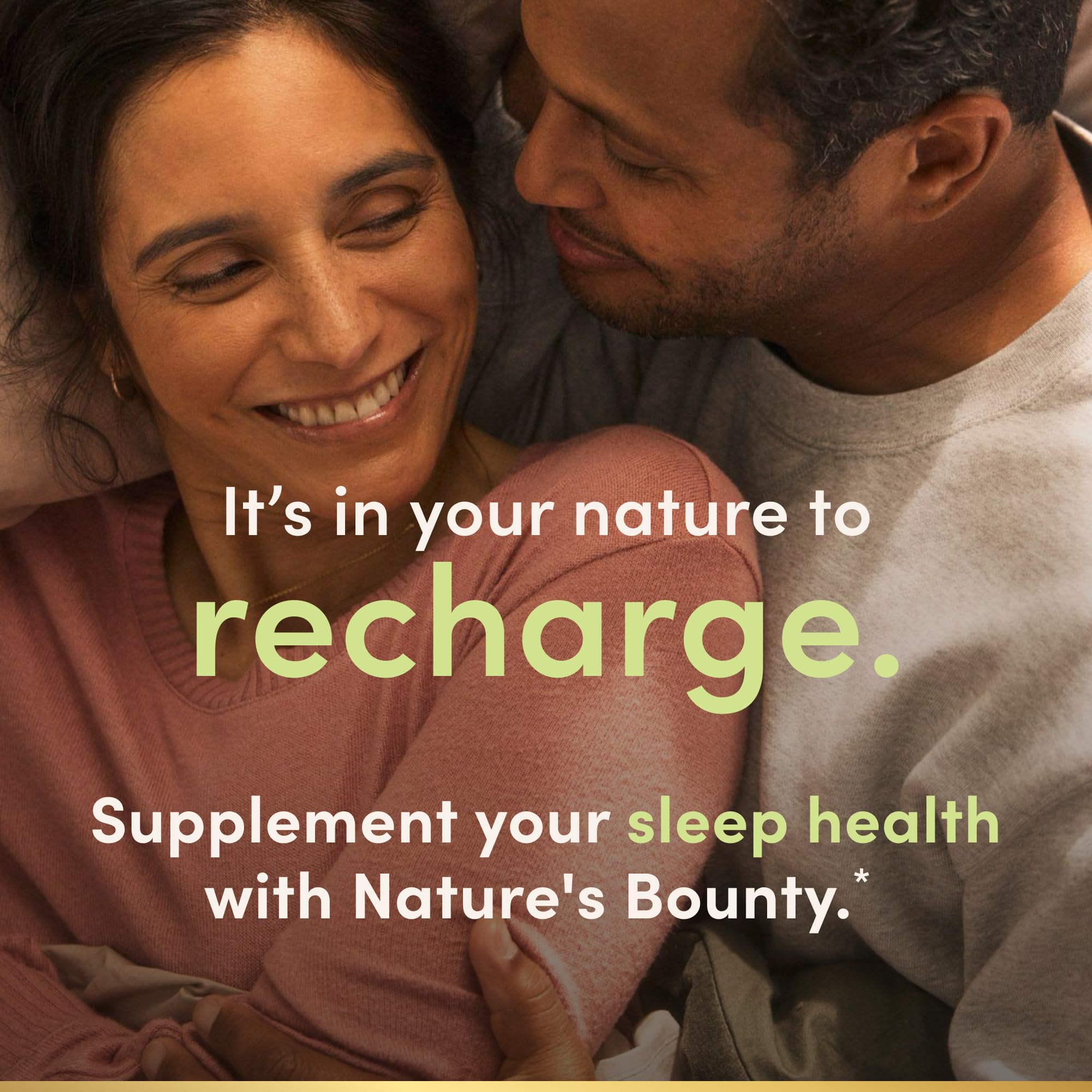 Nature's Bounty Mélatonine 10 mg, bouteille sur table de nuit dans un cadre reposant