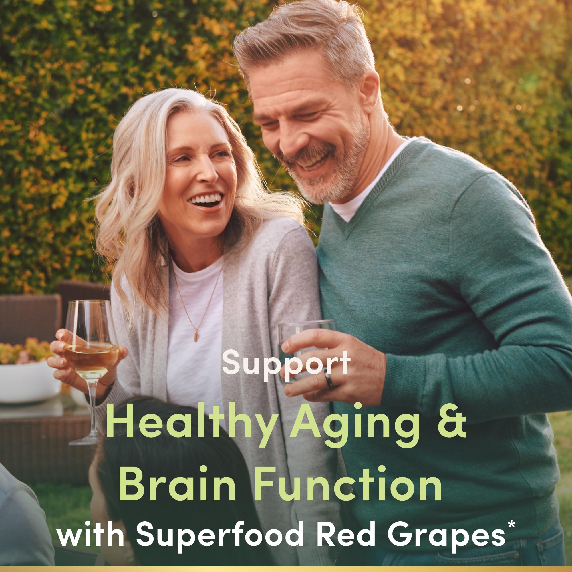 Nature's Bounty Superfoods Plus Sharp Mind, capsule rouge prête à être prise.