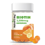 Nature's Key Biotin Gummies orange dans une bouteille pratique pour une routine quotidienne.
