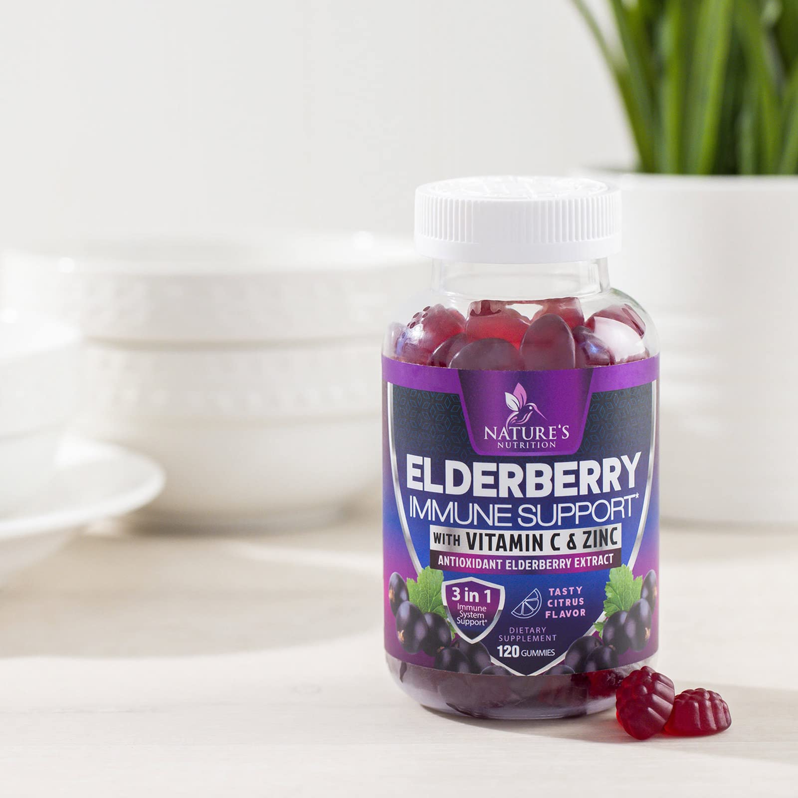 Nature's Nutrition Sureau Noir Gommes Saveur Fruits – boîte et gommes visibles.
