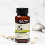 Milk Thistle T/R de Nature's Sunshine – Étui élégant facilitant une routine quotidienne.