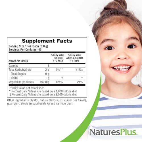 Enfant buvant MagKidz cerise – moment de soin simple et agréable