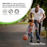 Logo NaturesPlus sur l'emballage, mettant en avant le soin et la qualité.