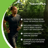 Poudre du NaturesPlus Source de Vie Or Énergie Shake avec scoop pratique.