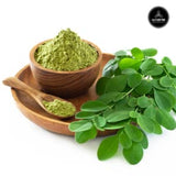 Verre de boisson enrichi avec moringa en poudre pour une touche saine