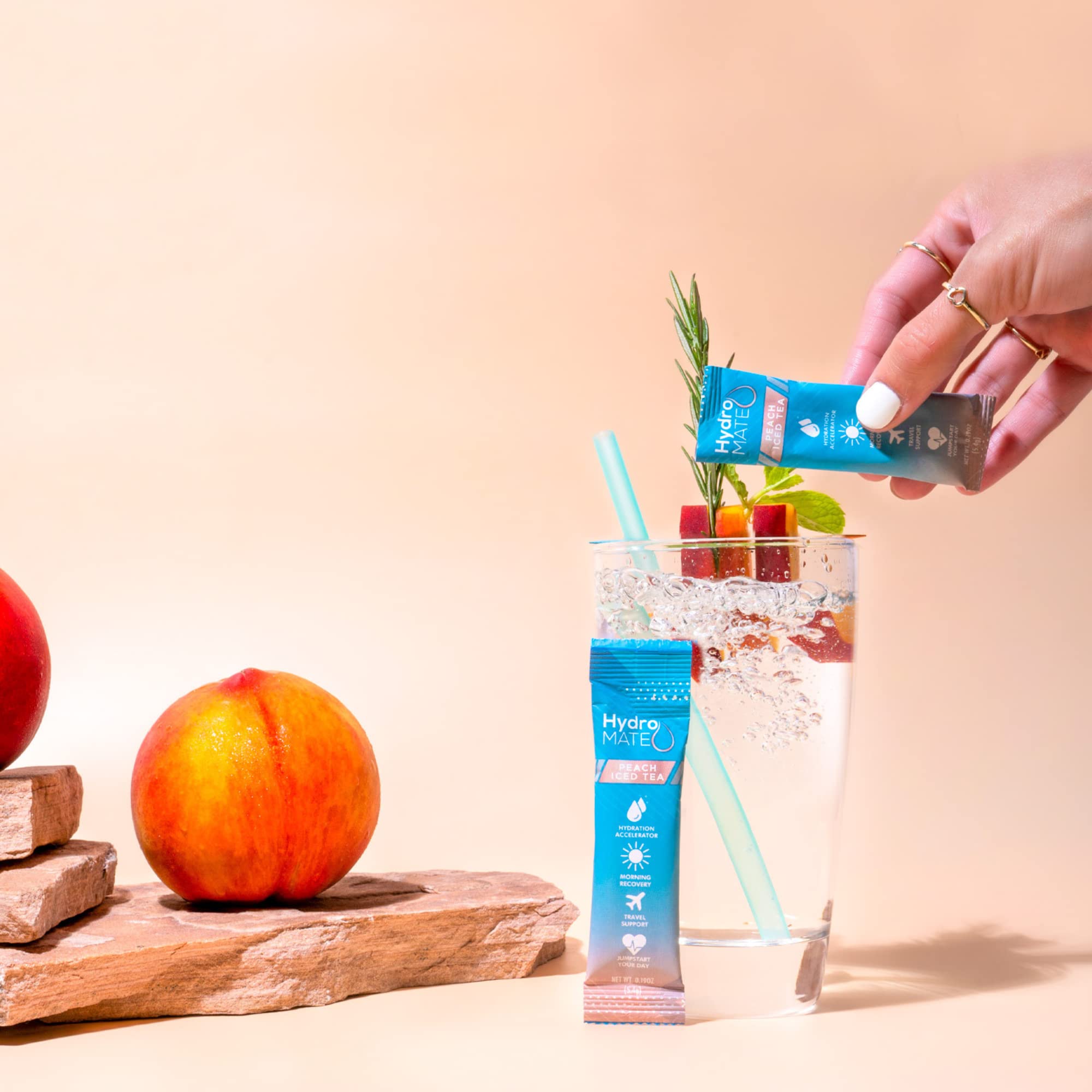 HydroMATE NatureWorks – sachets faciles à utiliser pour une hydratation rapide.