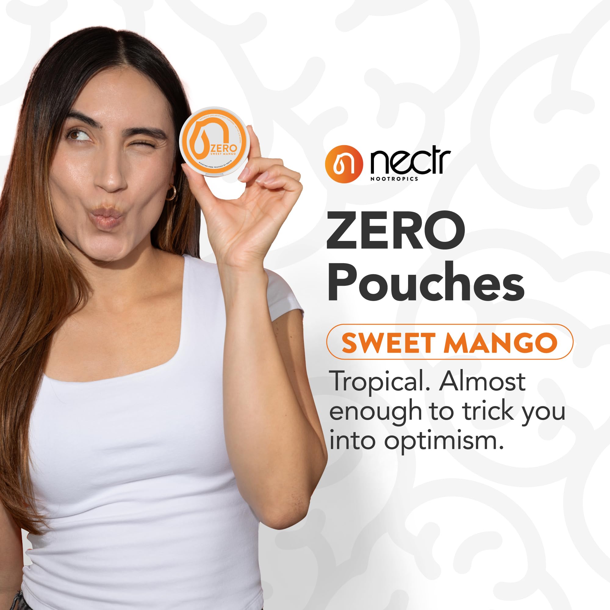 Utilisation buccale : sachets mini Nectr Énergie Zéro libérant le goût mangue.