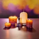 NEOM Cosy Nights allumee, lumière douce favorisant la détente.