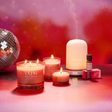 Bougie Neom Sparkling Joy cire naturelle, combustion propre et durable.