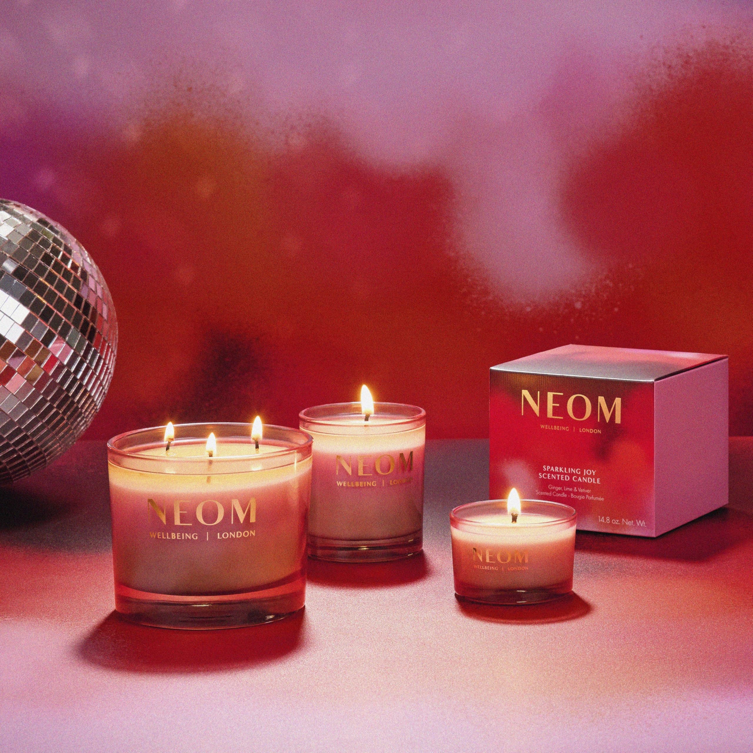 Bougie Neom Sparkling Joy emballage design, décoration élégante et parfum durable.