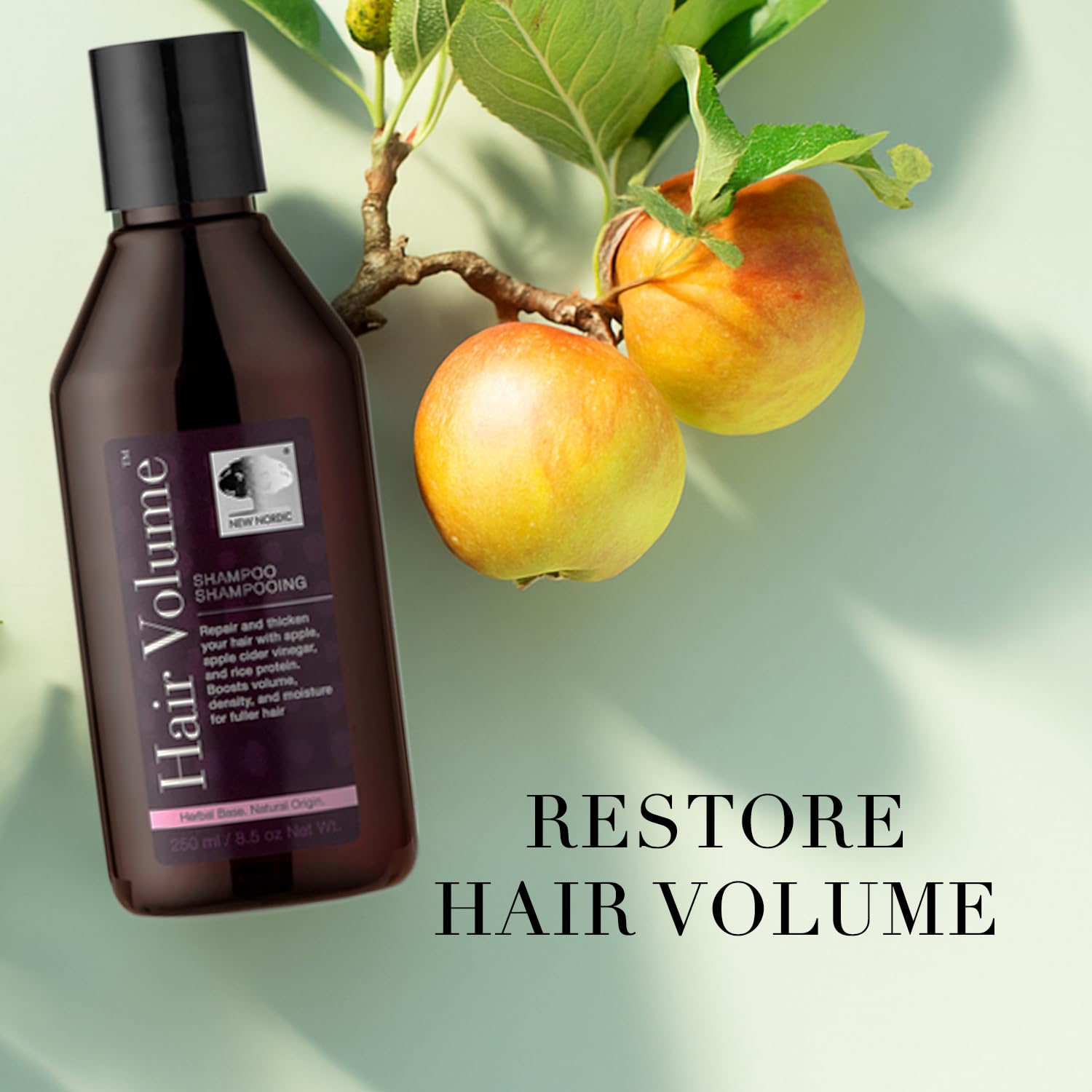 Texture mousse du shampooing Volume New Nordic prête à nettoyer en douceur.