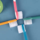 Brosse Newrichbee cerf bleu, tête adaptée aux bouches des 2-8 ans