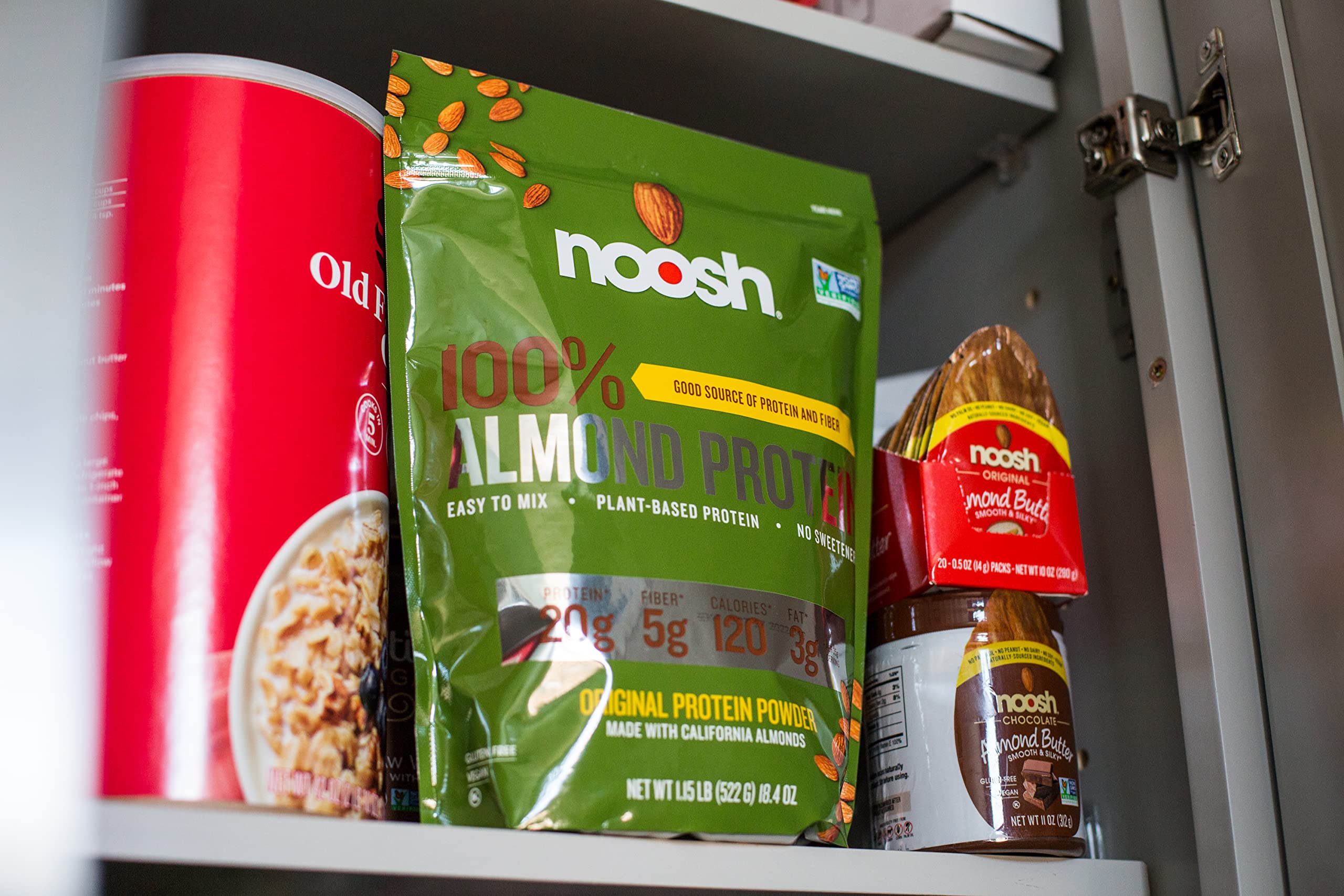 NOOSH activité sportive avec poudre d'amande non aromatisée, récupération douce et nutritionnelle.