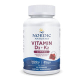 Bouteille Nordic Naturals D3 et K2 Gummies sur table, soutien potentiel des os.