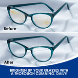 Versement de la solution sur lunettes pour nettoyage rapide dans l'appareil ultrasonique.