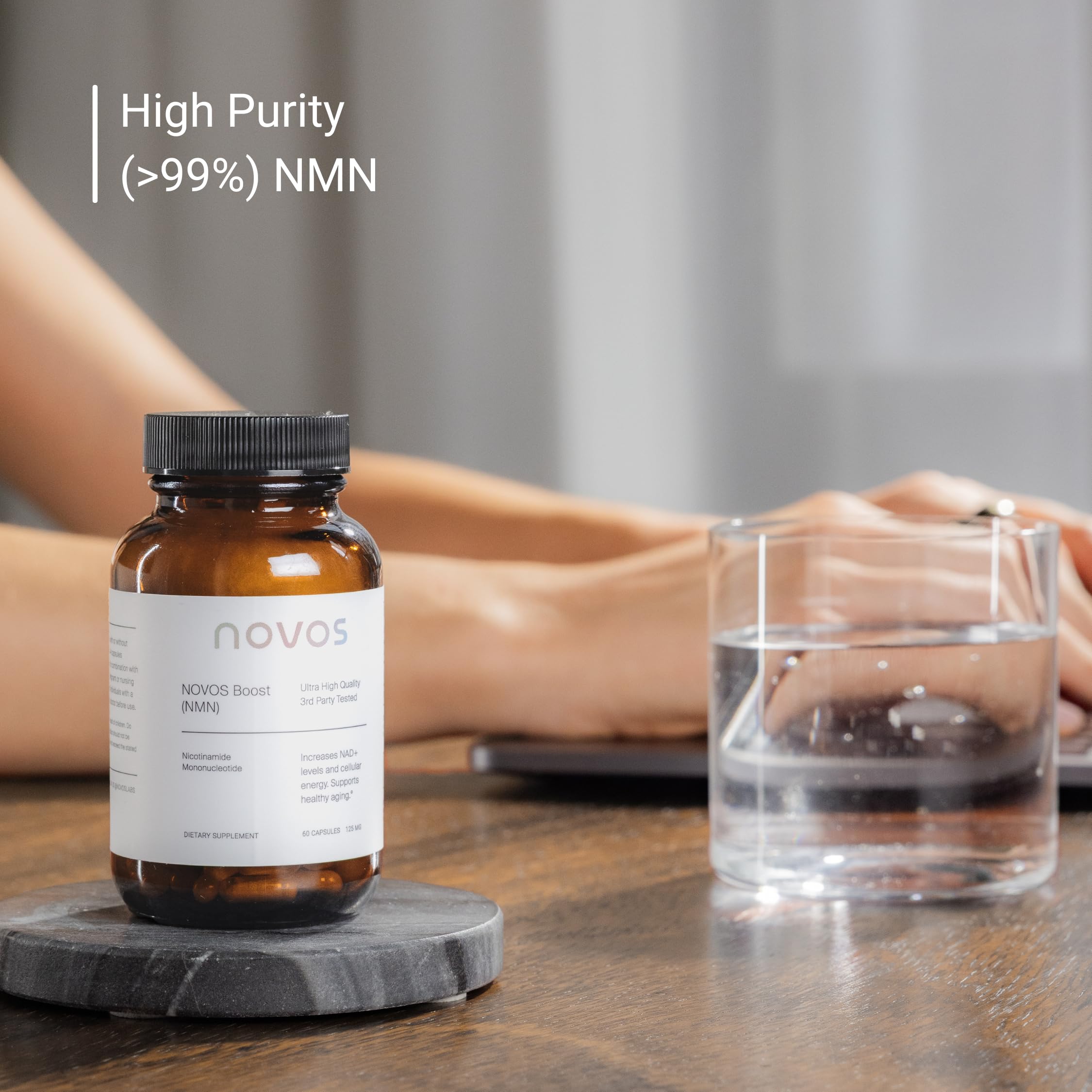 Novos Boost NMN — Capsules gros plan: dosage precis pour le quotidien.