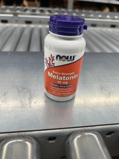 Gélules véganes NOW Foods Mélatonine Force Max 10 mg, formulation simple pour la routine nocturne.
