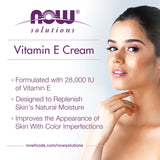 Application sur le visage avec NOW Foods Solutions pour douceur.