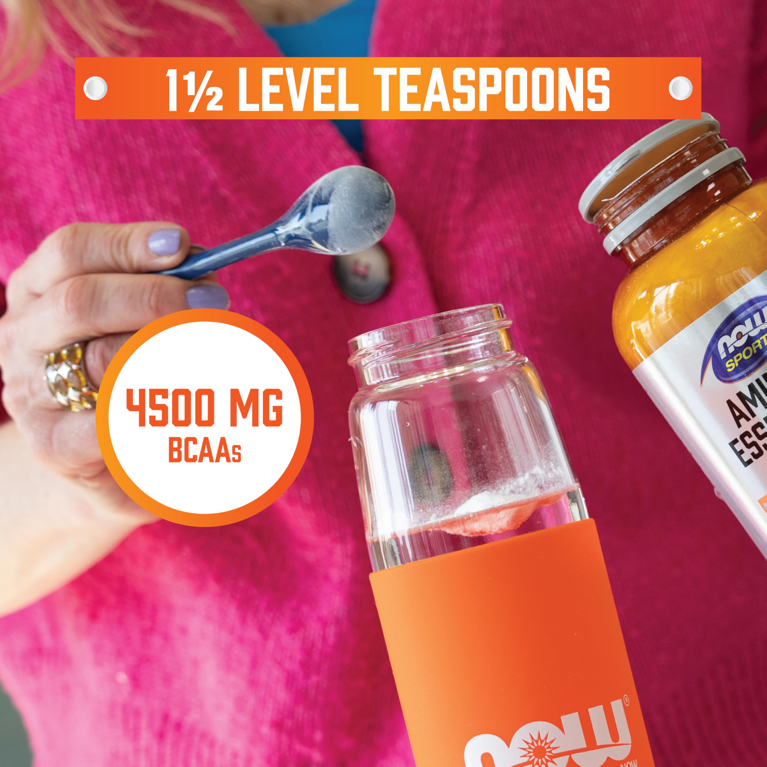 NOW Foods BCAA poudre – mélange dans bol, idéal pour enrichir un shake protéiné.