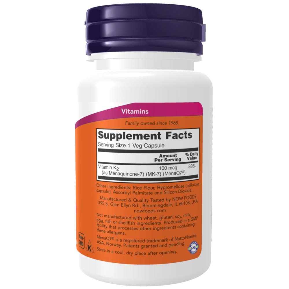Capsules NOW Foods K-2 MK-7, présentées en proximité sur le plateau.