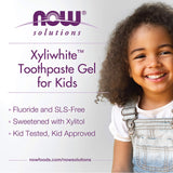 Gel XyliWhite Bubblegum Splash pour enfants, texture lisse et application facile.