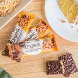 Barre NuGo Bio chocolat noir, usage quotidien portable pour énergie rapide.