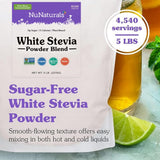 NuNaturals poudre stevia blanche dans bol yogourt, goût doux sans arrière-goût amer.