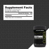 NutraBio Glutamine en poudre, versée dans un verre, pratique pour les routines quotidiennes.