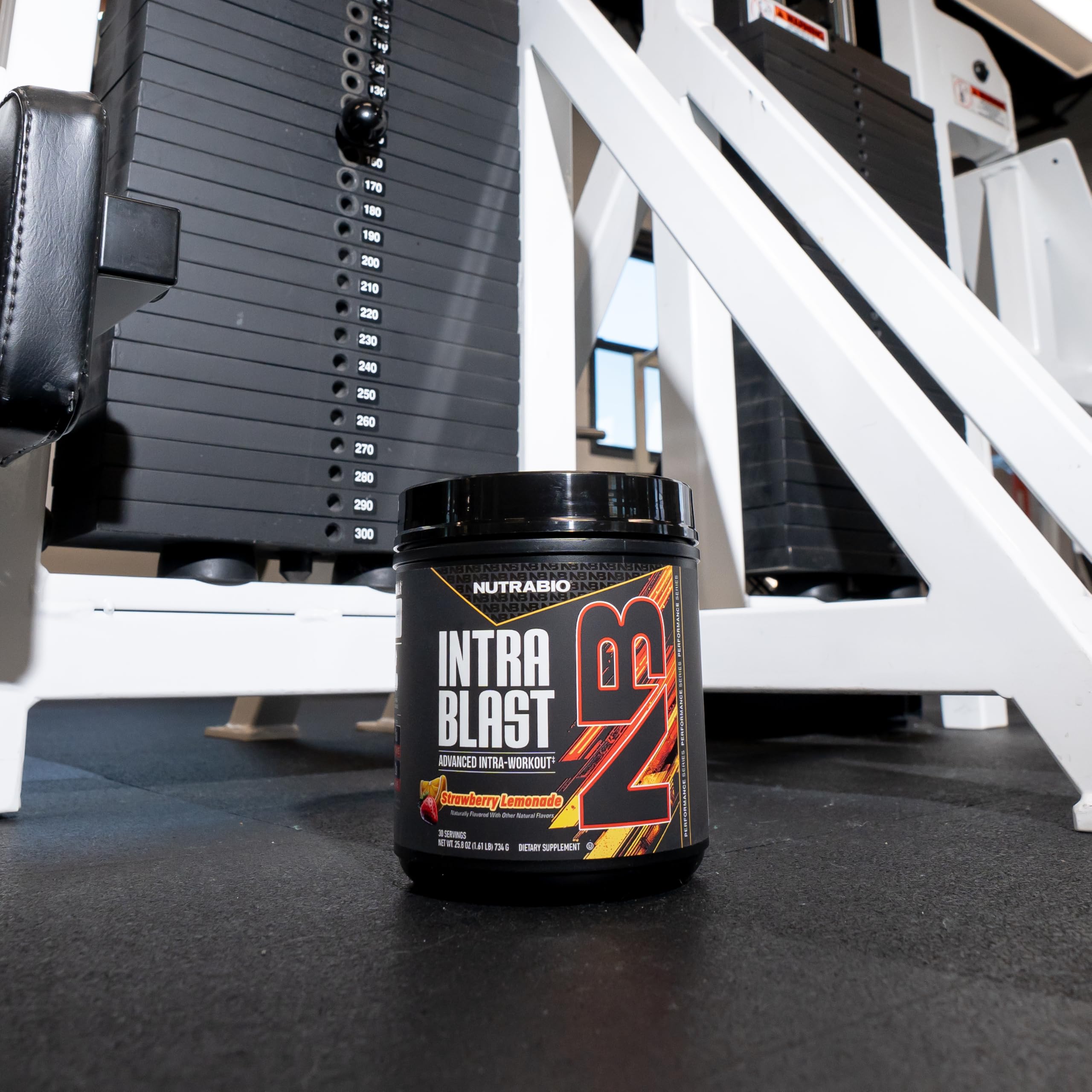NutraBio Intra Blast ingrédients BCAAs: neuf acides essentiels inclus.