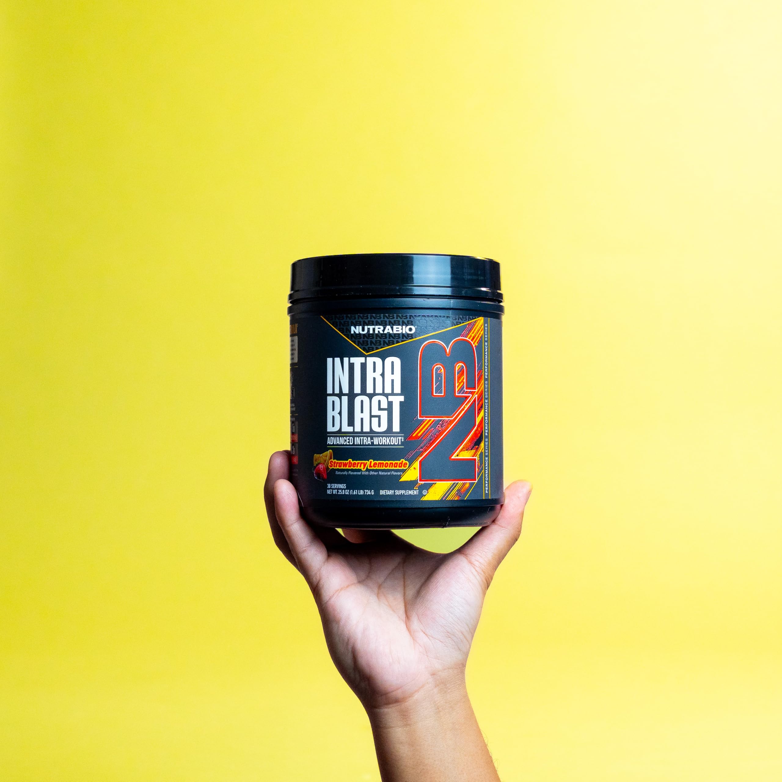 NutraBio Intra Blast verre eau: mélange frais et rapide.