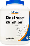 Nutricost Dextrose en poudre dans la bouteille, texture fine pour mélanges rapides.