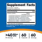 Nutricost Complexe Probiotiques – capsules en main, routine quotidienne bénéfique.