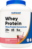 Nutricost protéine de lactosérum concentrée à la fraise en bouteille, pratique pour shakes après entraînement